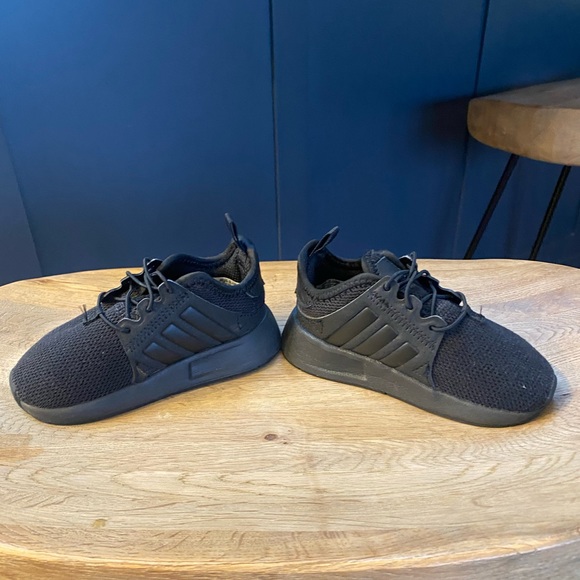 Black adidas toddler sneakers. - Picture 5 of 7